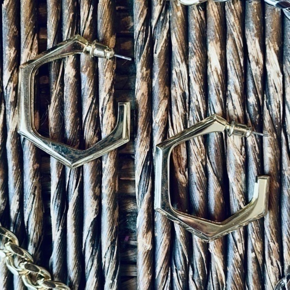 ✨💛 Gold Tone High Shine Geometric Hoops ✨💛 - Picture 3 of 6